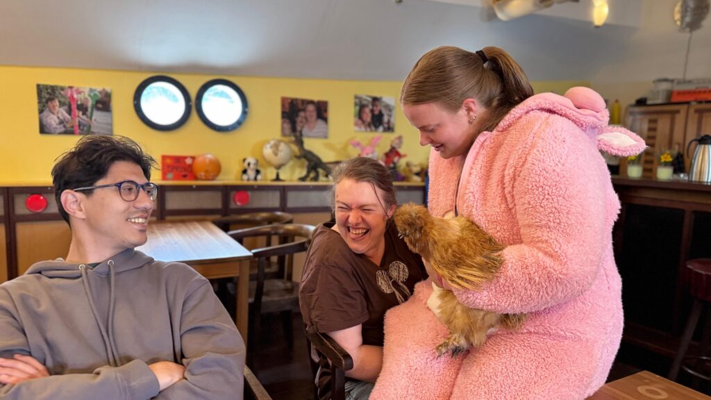 Verstandelijk beperkte volwassenen gaan op begeleide vakantie dierenvakantie in Friesland